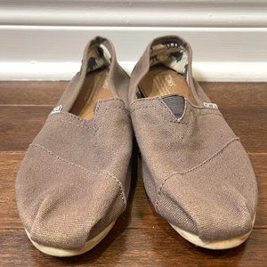 TOMS Classic Slip-On Shoes sz 7.5